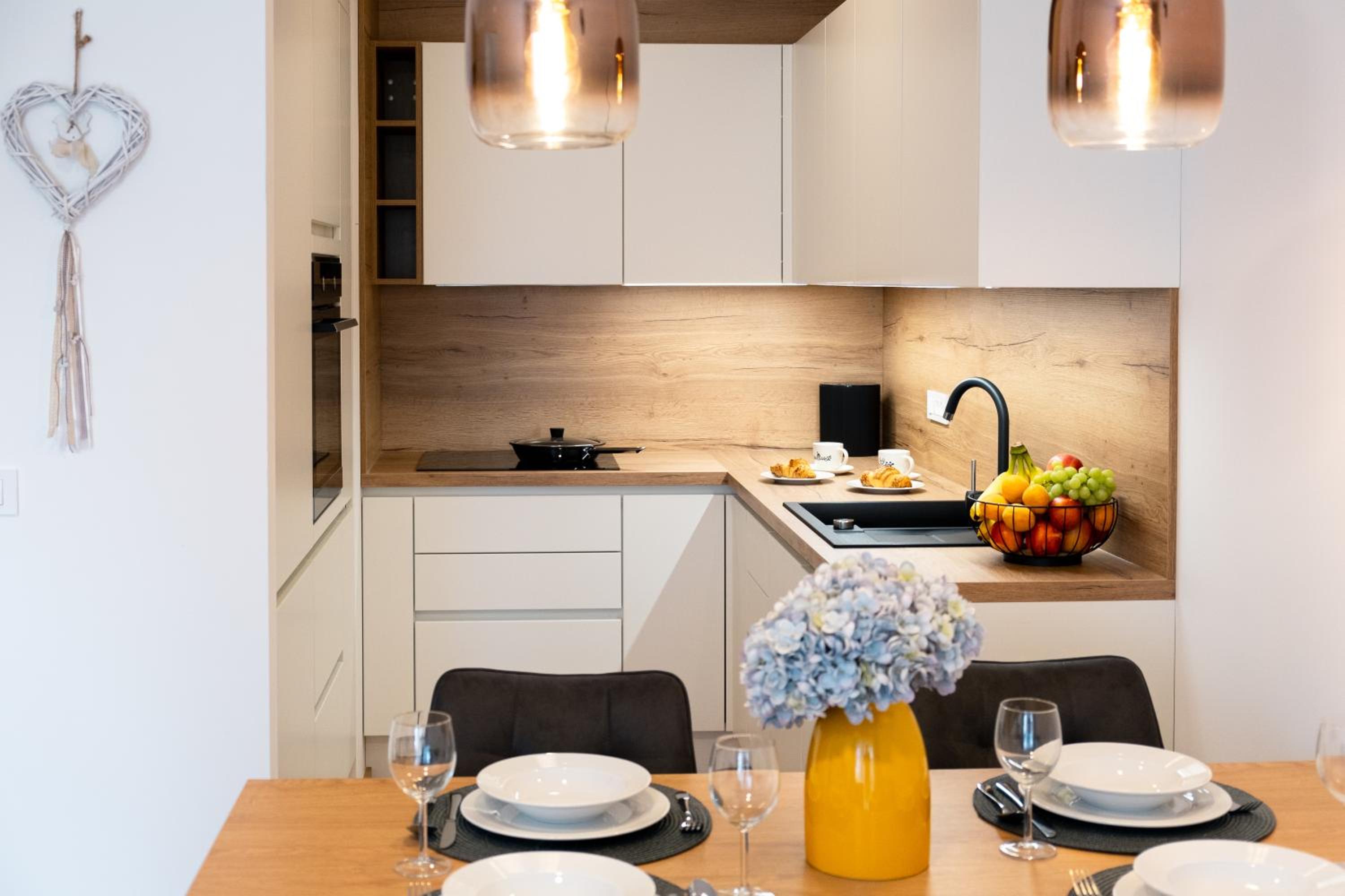 Masarykova Residence - Modern 1-Bedroom in City Center & Free Parking view 5