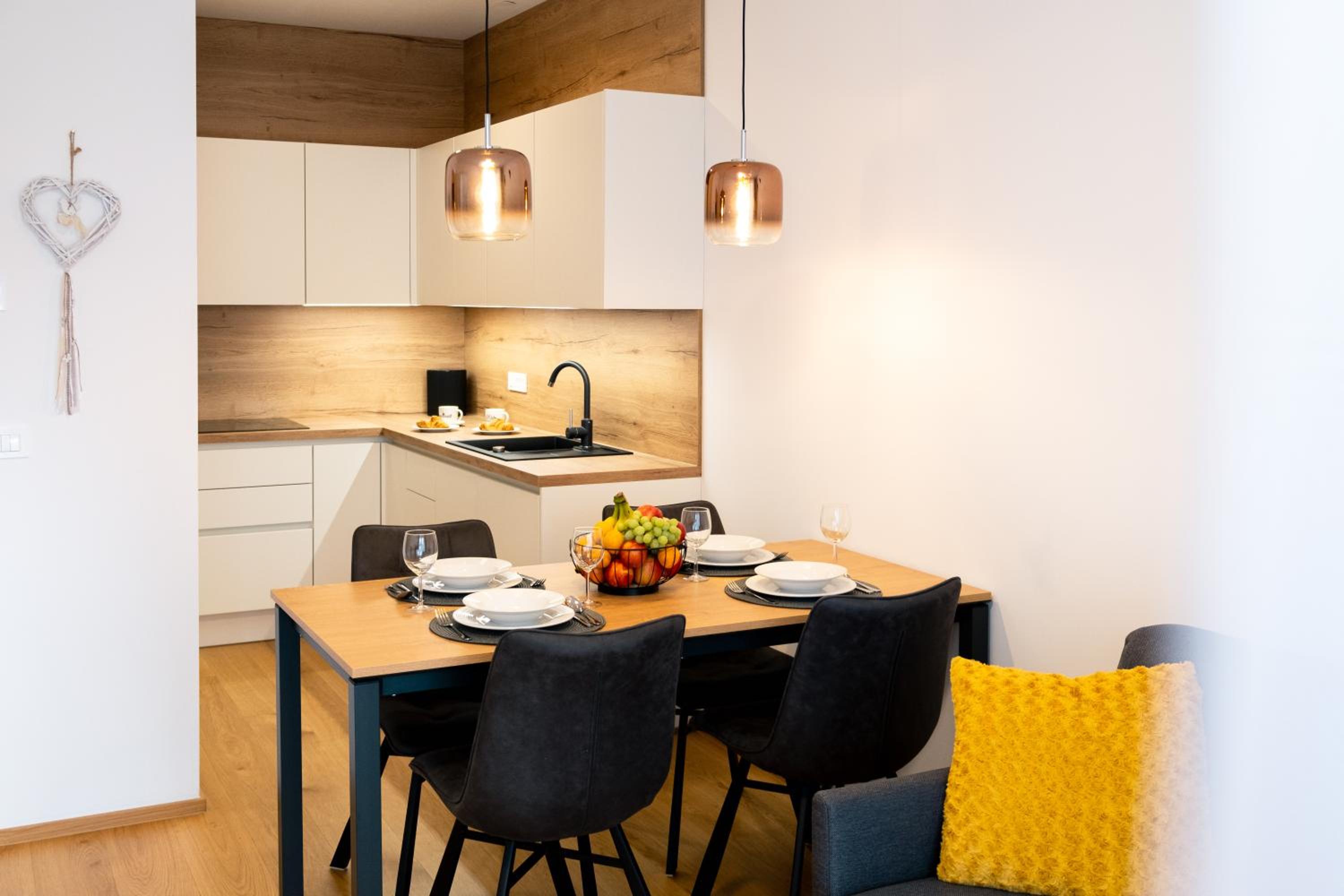 Masarykova Residence - Modern 1-Bedroom in City Center & Free Parking view 4