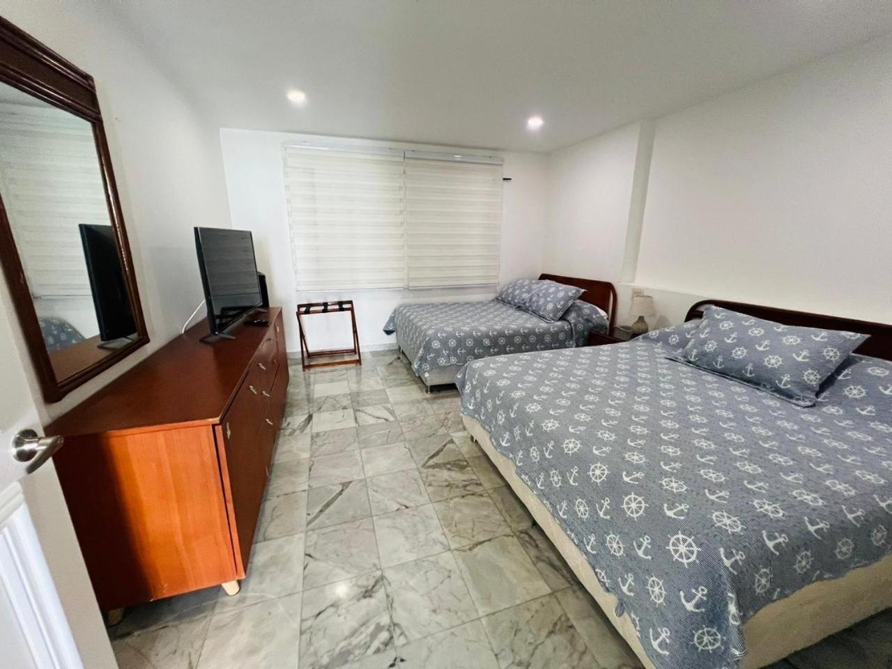 Apartamentos con playa privada y vista al mar