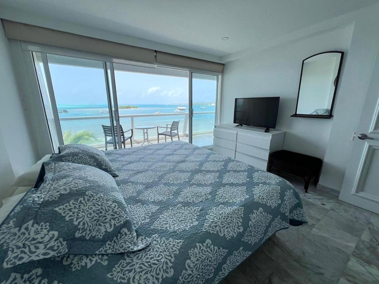 Apartamentos con playa privada y vista al mar