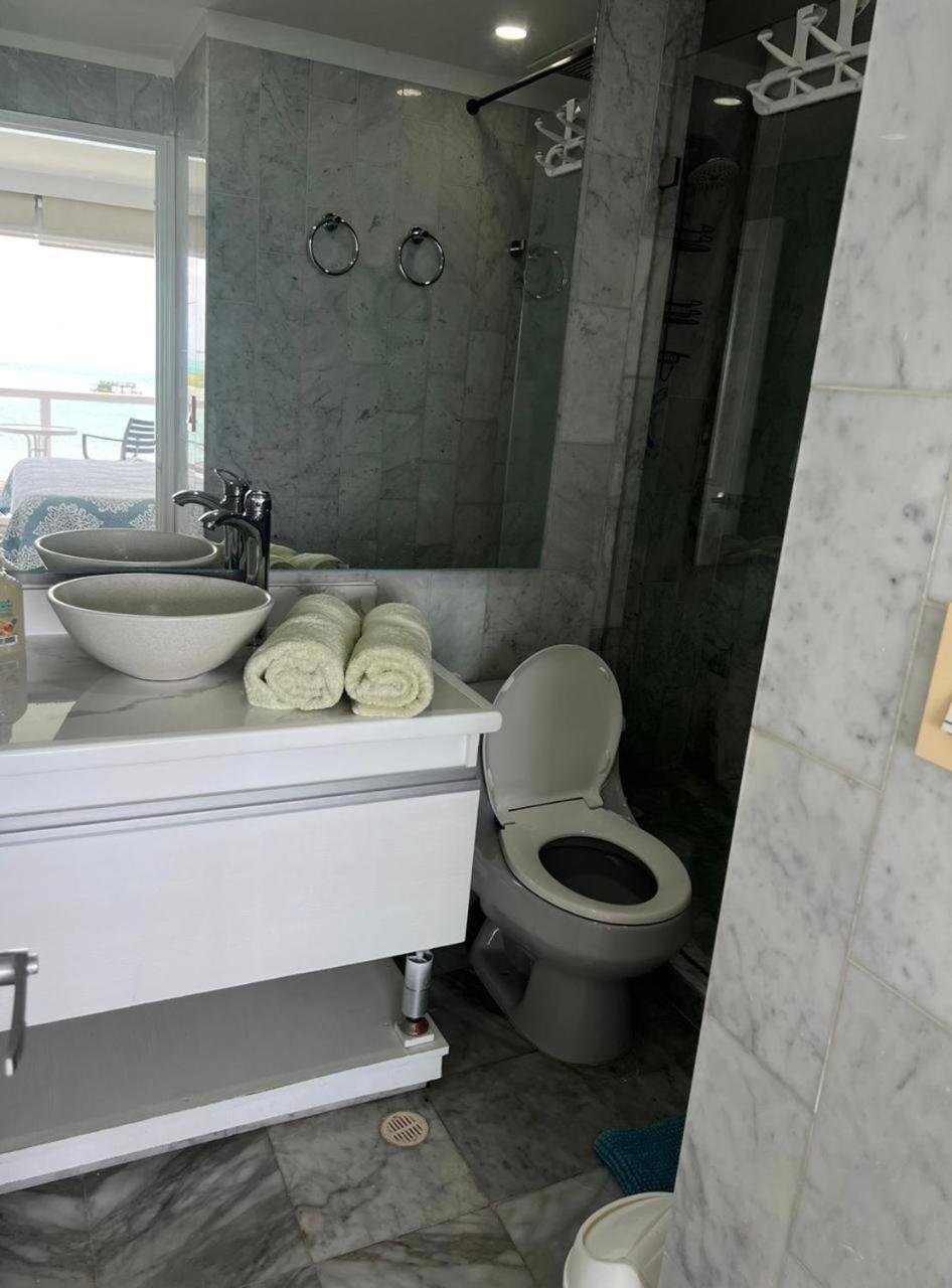 Apartamentos con playa privada y vista al mar