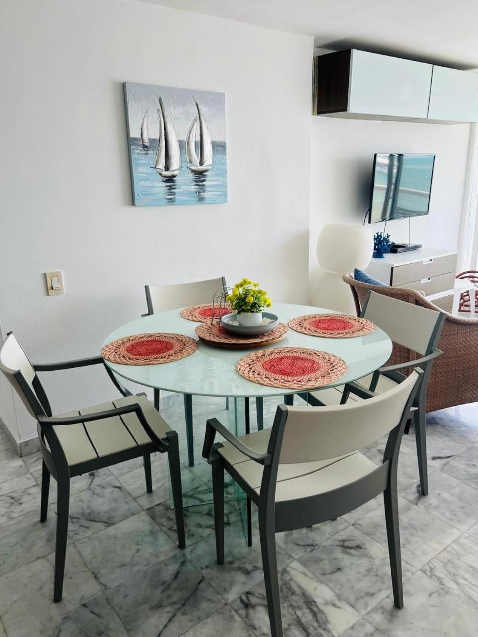 Apartamentos con playa privada y vista al mar