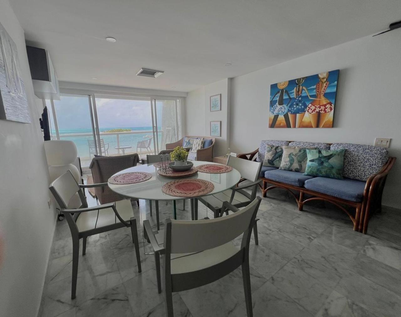 Apartamentos con playa privada y vista al mar