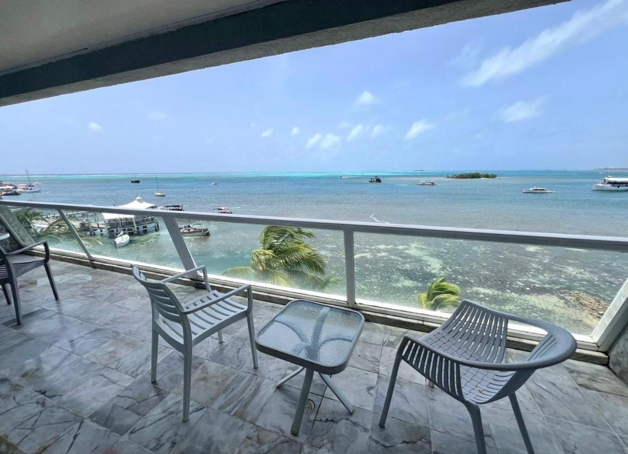 Apartamentos con playa privada y vista al mar