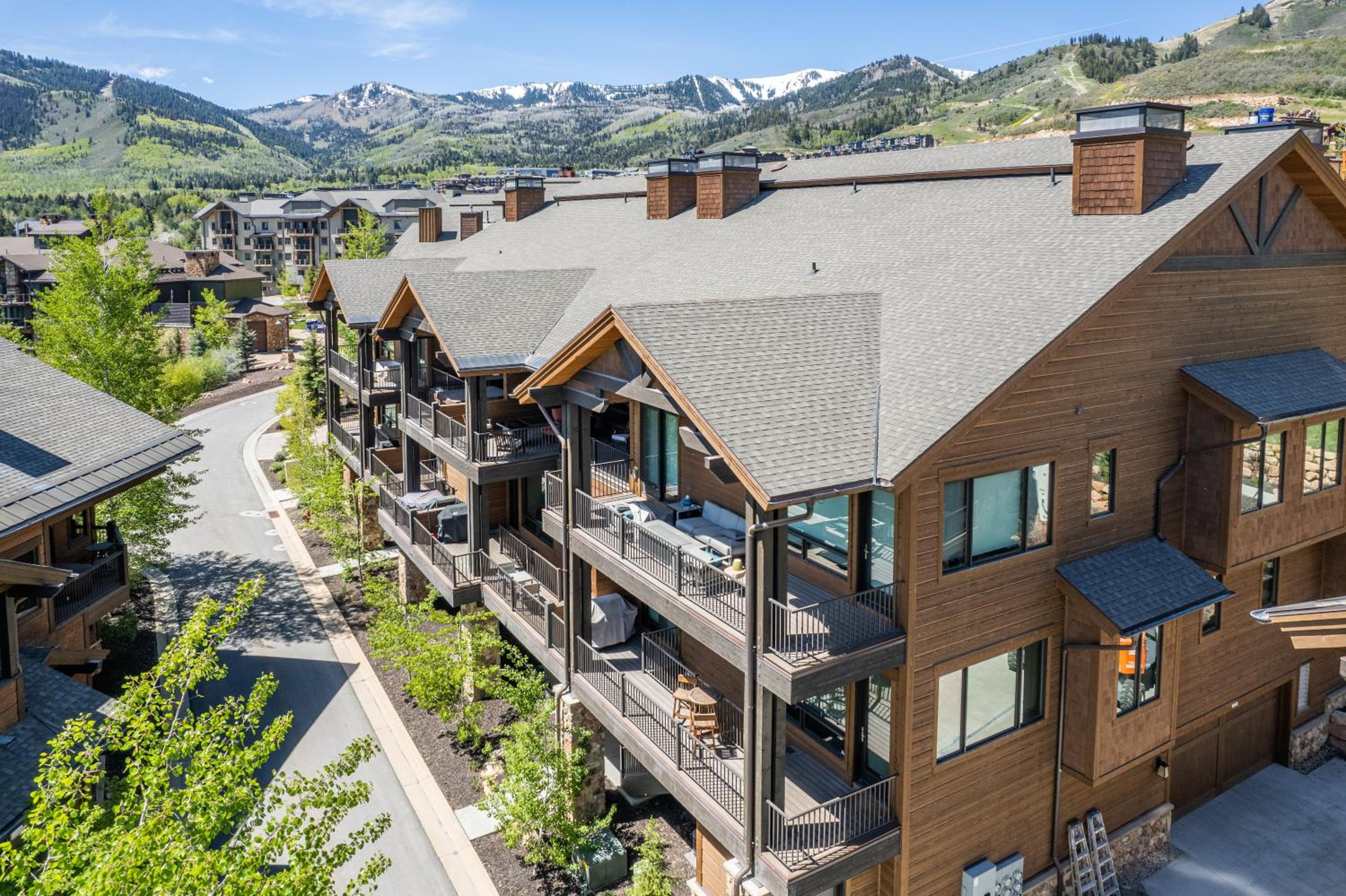 Walk to Skiing, Exceptional Juniper Landing 2 BR, Private Hot Tub, Golf Course Views, Outdoor Pool view 5