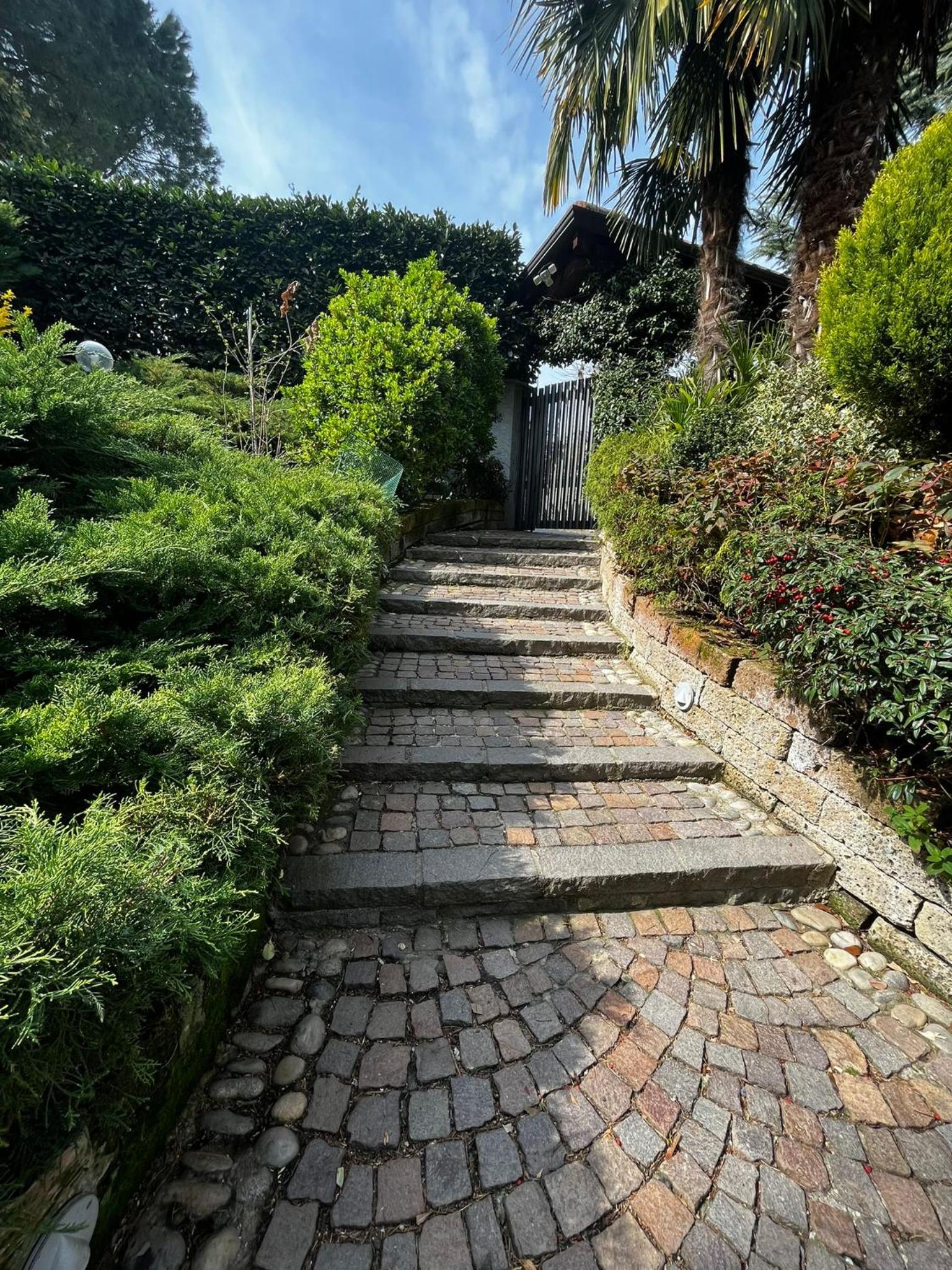 ROSE'S GARDEN - zona tranquilla - vicino Torino view 2