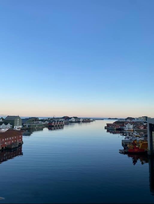 Romslig bolig- idyllisk og sentralt beliggende i Svolvær view 5