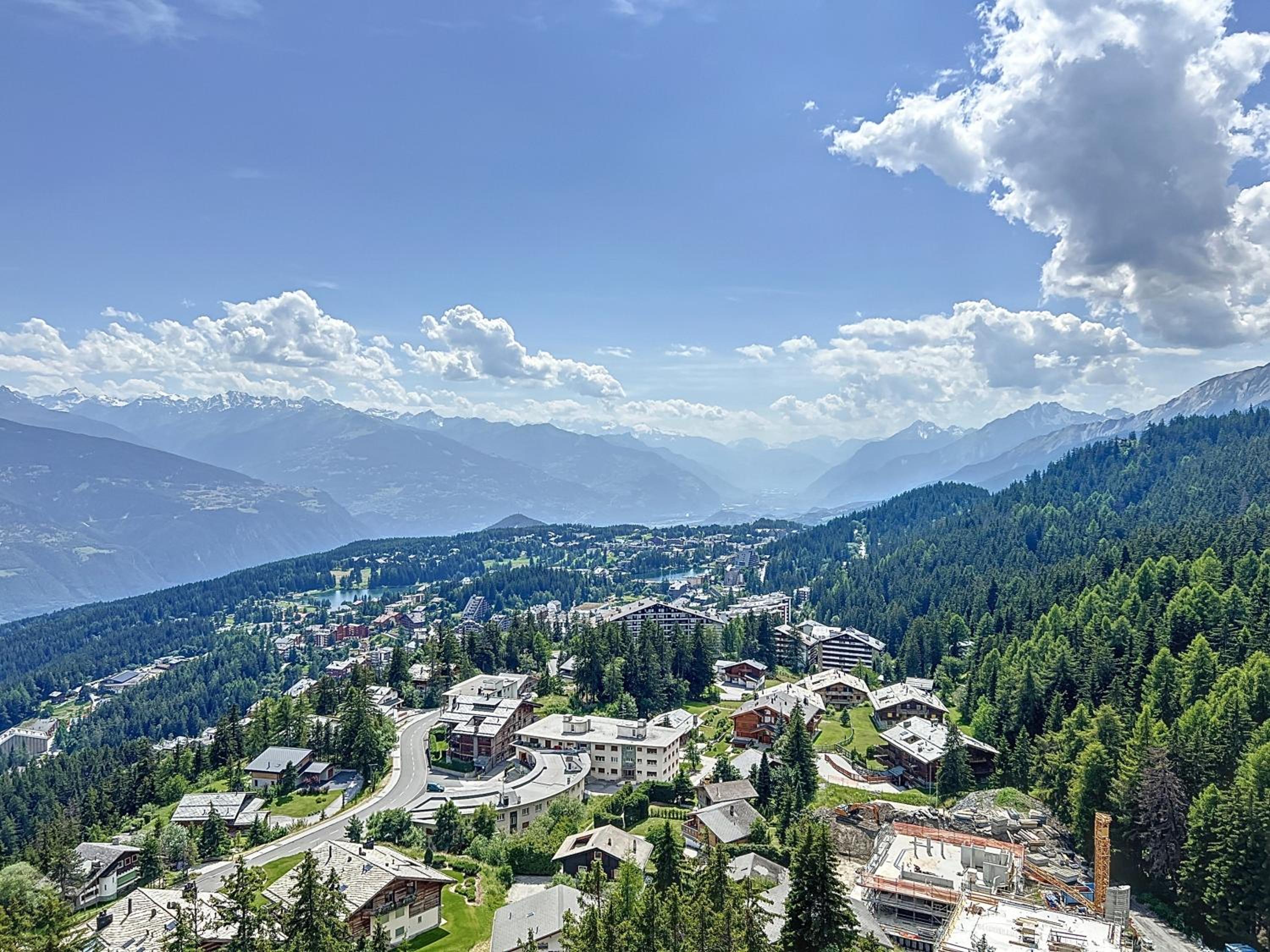 Super Crans Art and Design