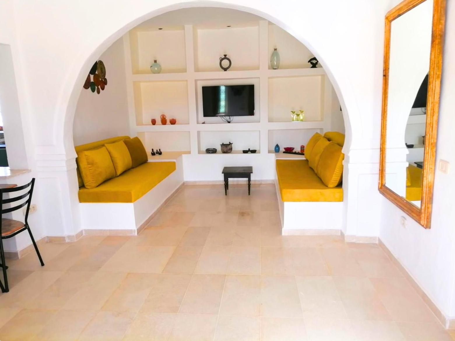 Maison du sable doré view 2