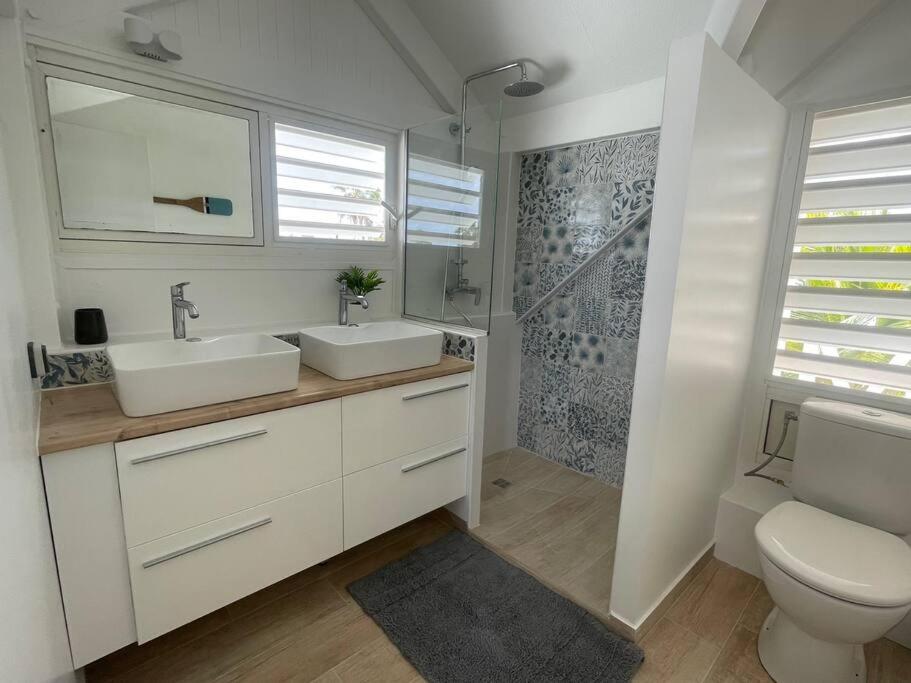 Palm Beach House - Stunning 3 Bedrooms beachfront - Nettle Bay Beach Club view 3