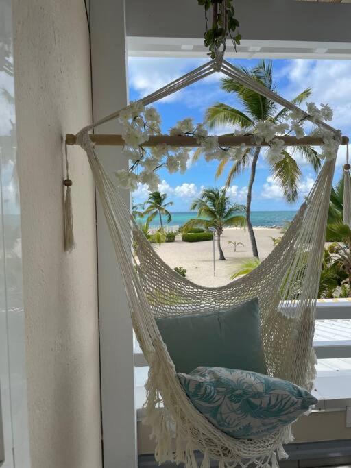 Palm Beach House - Stunning 3 Bedrooms beachfront - Nettle Bay Beach Club view 5
