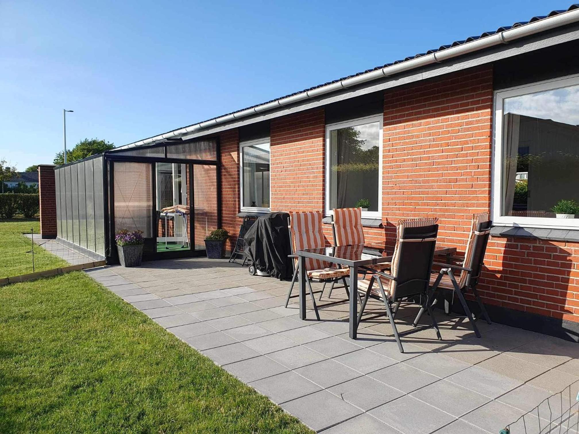 Hotel Feriehus i Sæby nær by, skov og strand - Image 1