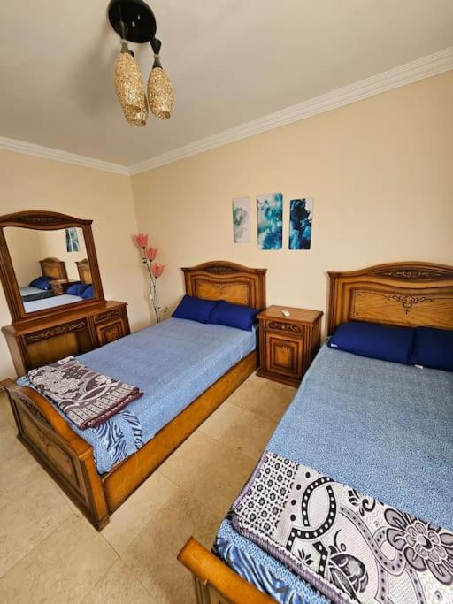 Esplanada flat with free beach, no single men