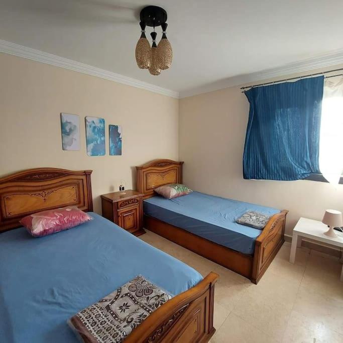 Esplanada flat with free beach, no single men