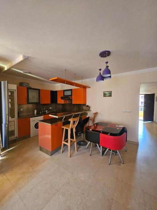 Esplanada flat with free beach, no single men