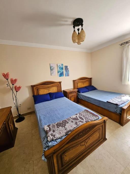 Esplanada flat with free beach, no single men