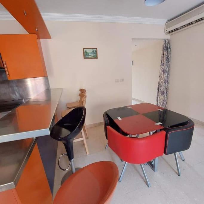 Esplanada flat with free beach, no single men