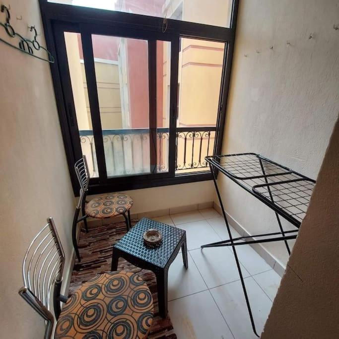 Esplanada flat with free beach, no single men
