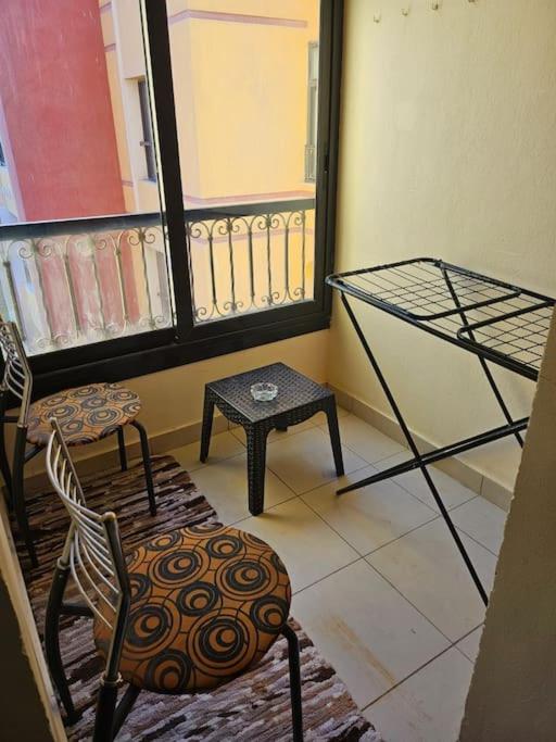 Esplanada flat with free beach, no single men
