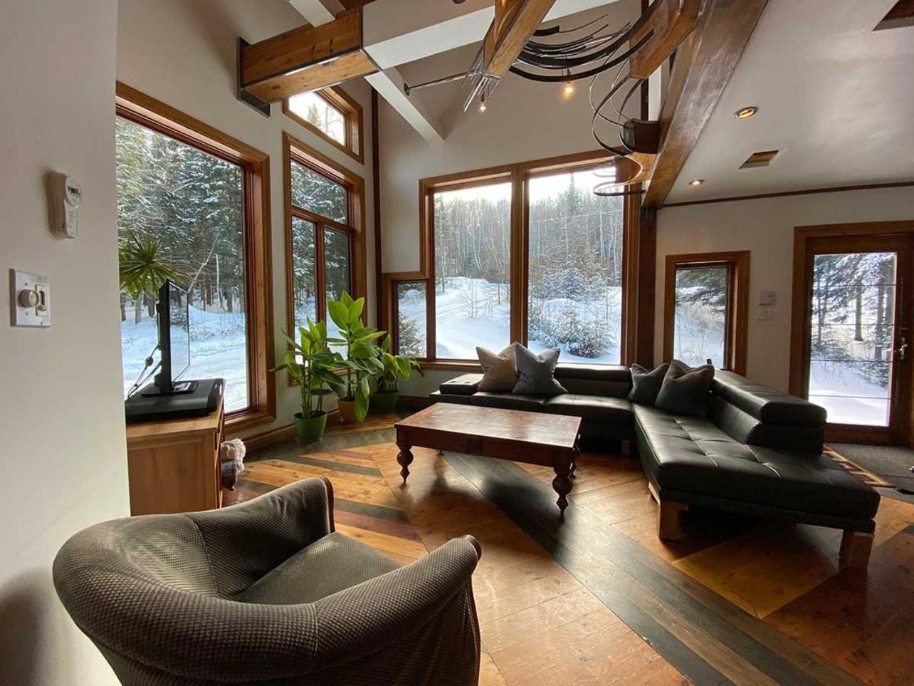 Le Sculptural Nature Escape, hot tub, Billiards