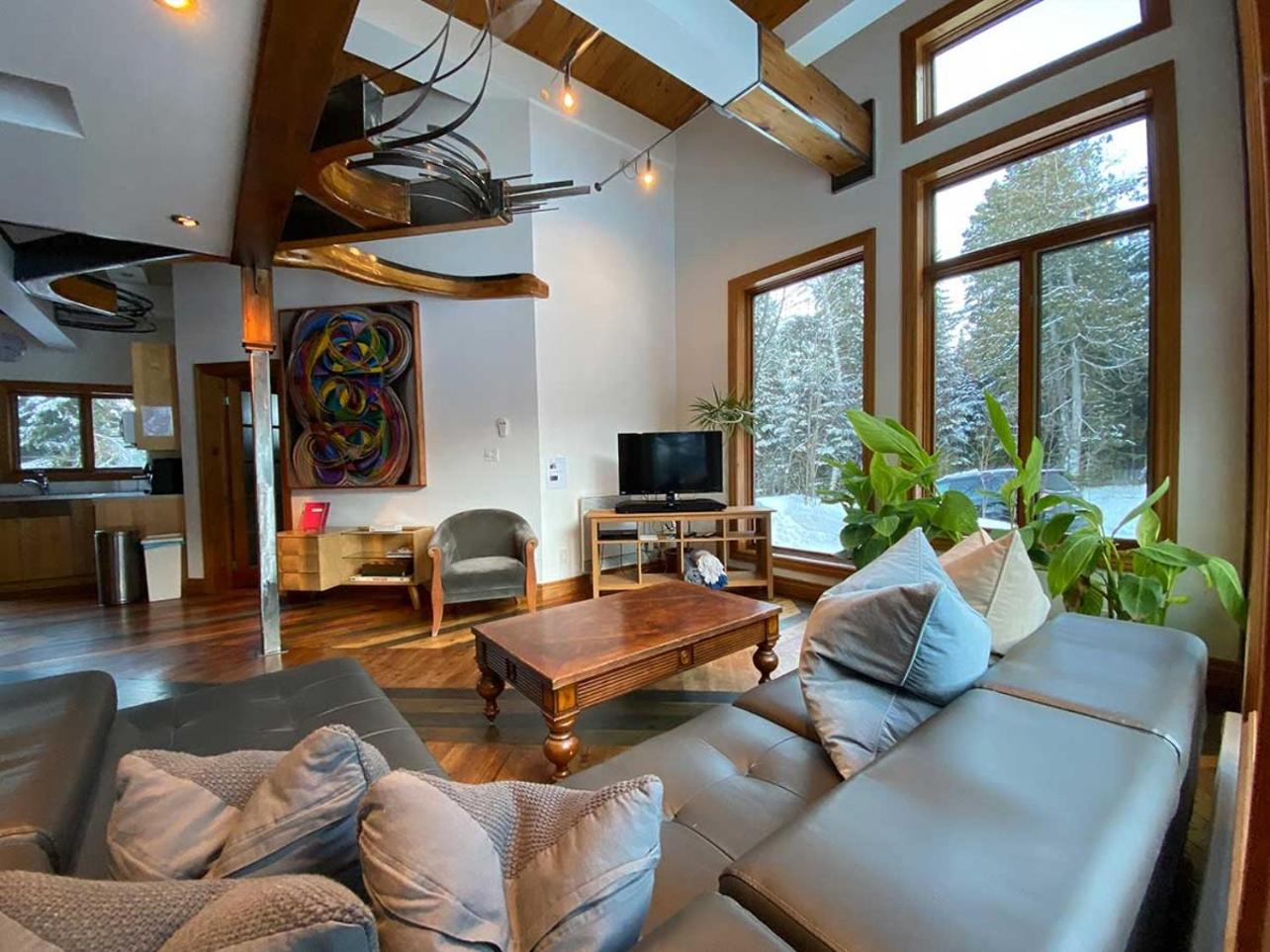 Le Sculptural Nature Escape, hot tub, Billiards
