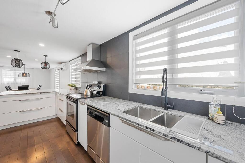 Big comfy house! Free parking, Fast Wi-Fi