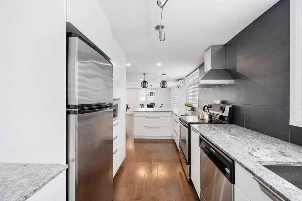 Big comfy house! Free parking, Fast Wi-Fi