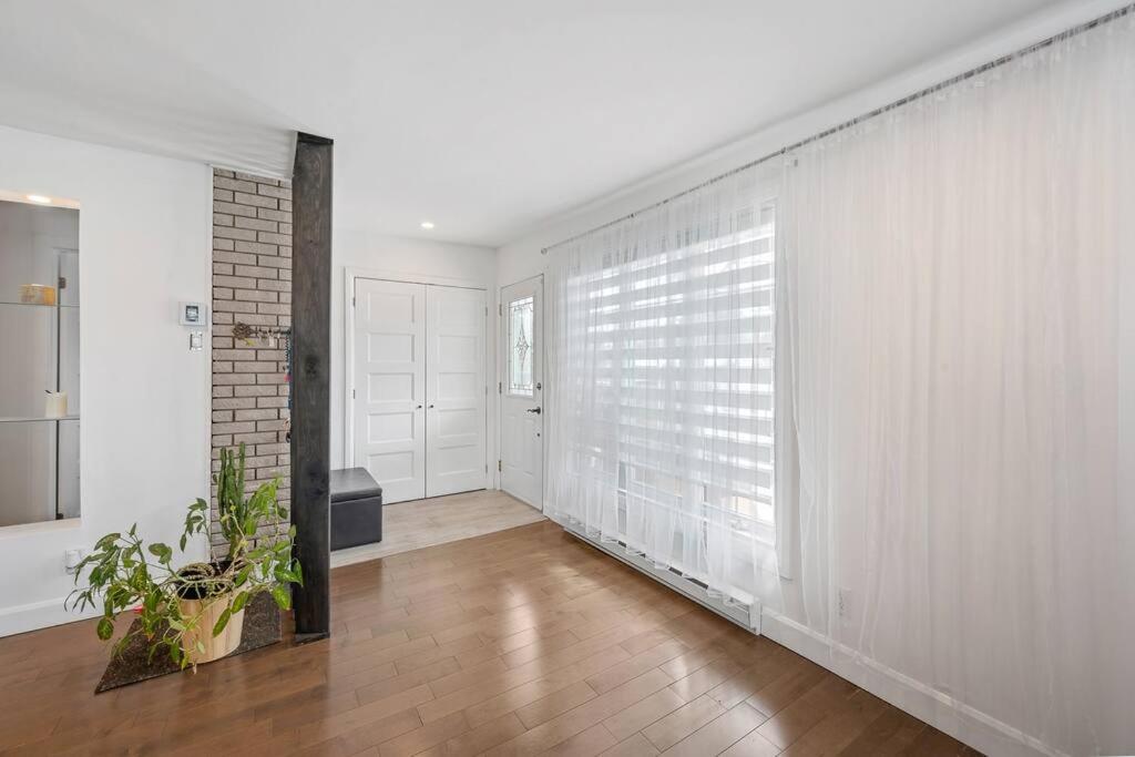 Big comfy house! Free parking, Fast Wi-Fi