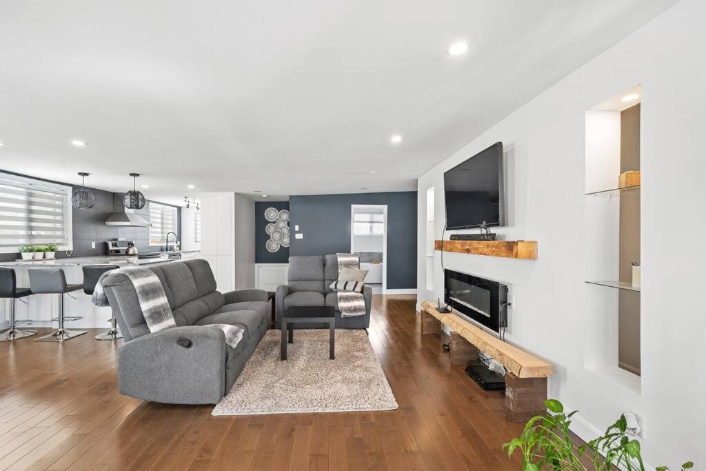 Big comfy house! Free parking, Fast Wi-Fi