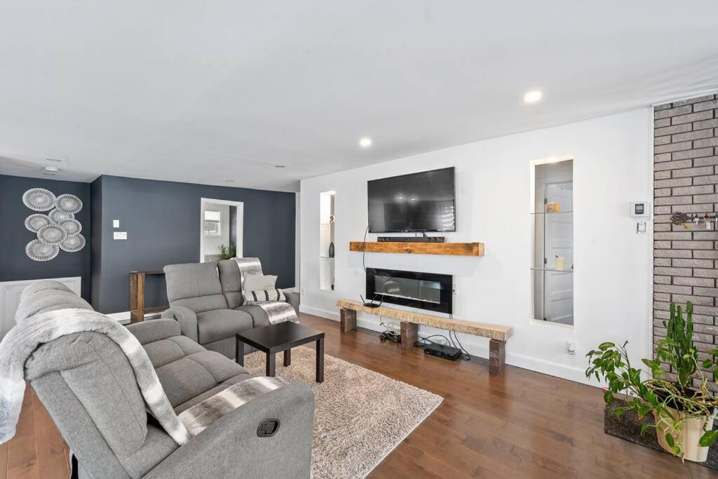 Big comfy house! Free parking, Fast Wi-Fi