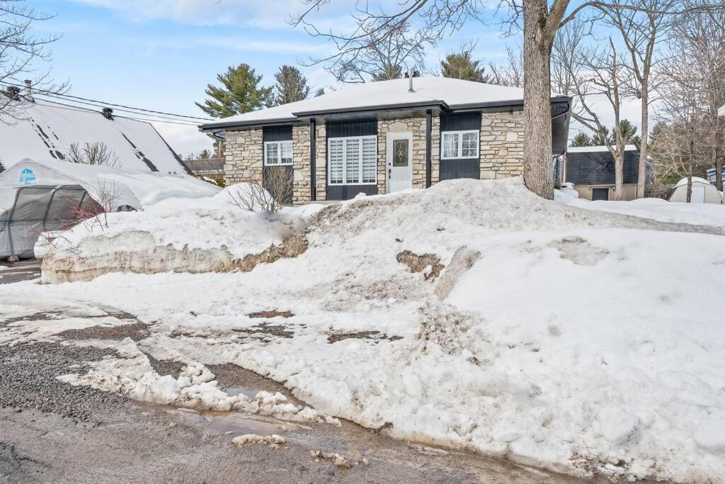 Big comfy house! Free parking, Fast Wi-Fi