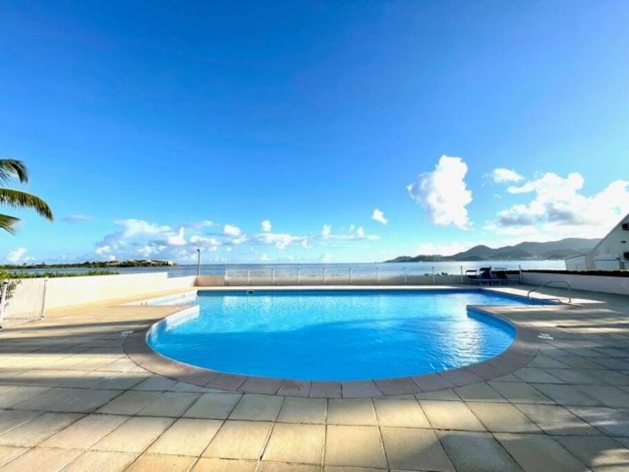 Palm Beach House, Stunning 2 bedrooms beachfront, Nettle Bay Beach Club view 3