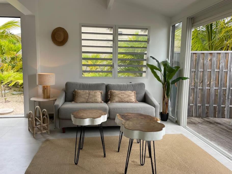 Palm Beach House, Stunning 2 bedrooms beachfront, Nettle Bay Beach Club view 5