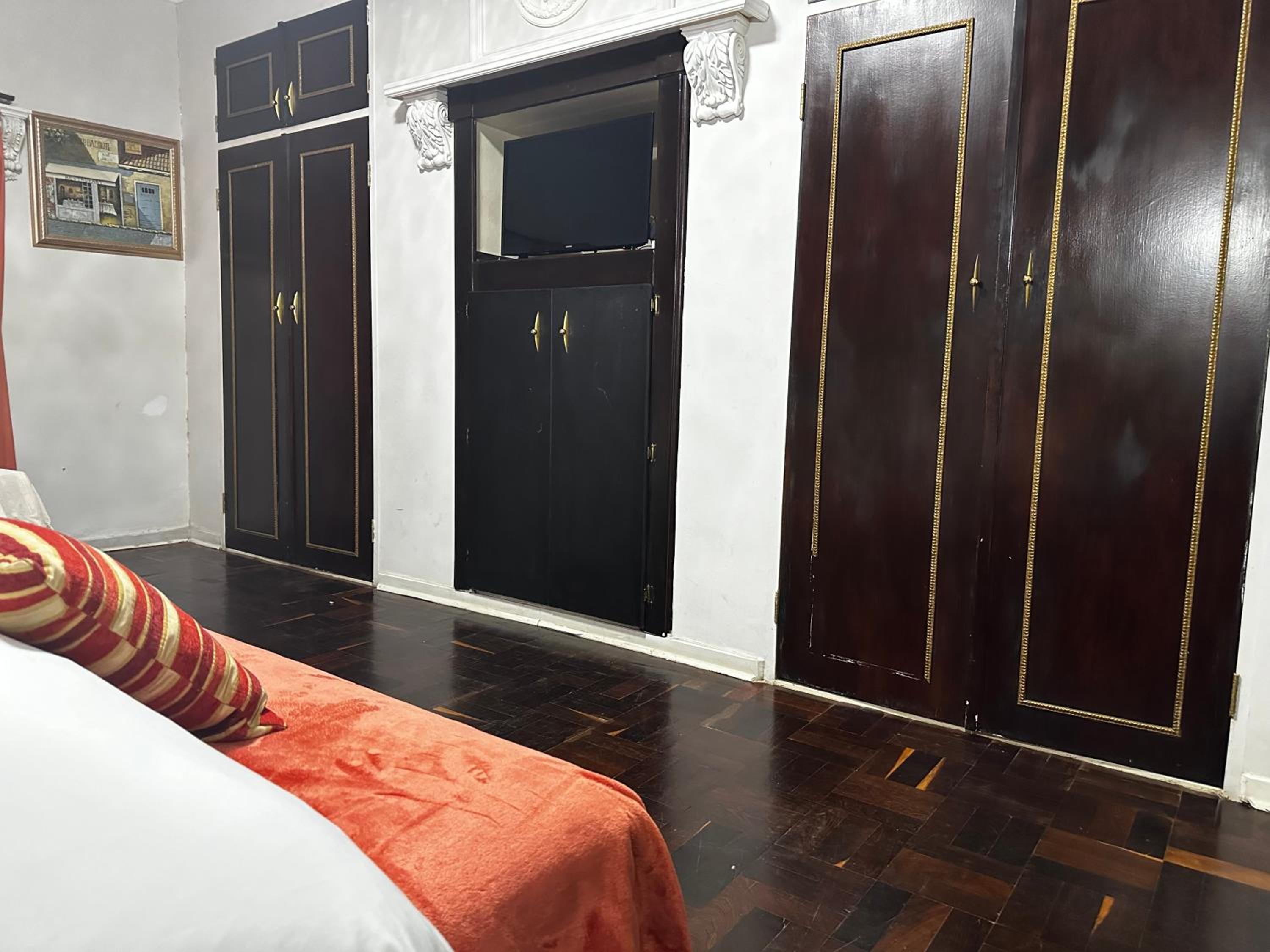 Buona Notte Suites in Linden