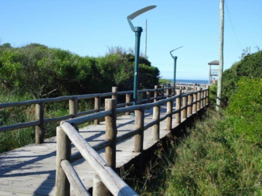 Condomínio Villa Giardino em frente ao mar, rodeado pela natureza