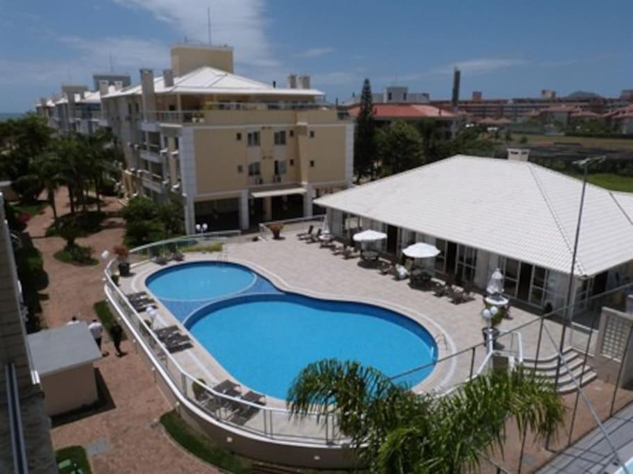Condomínio Villa Giardino em frente ao mar, rodeado pela natureza
