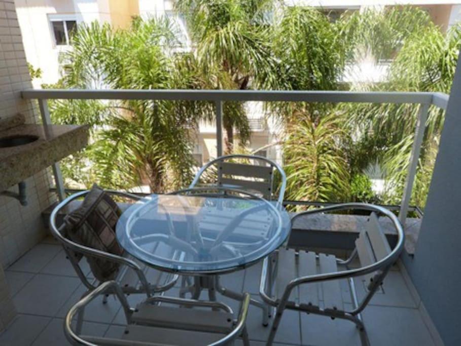 Condomínio Villa Giardino em frente ao mar, rodeado pela natureza