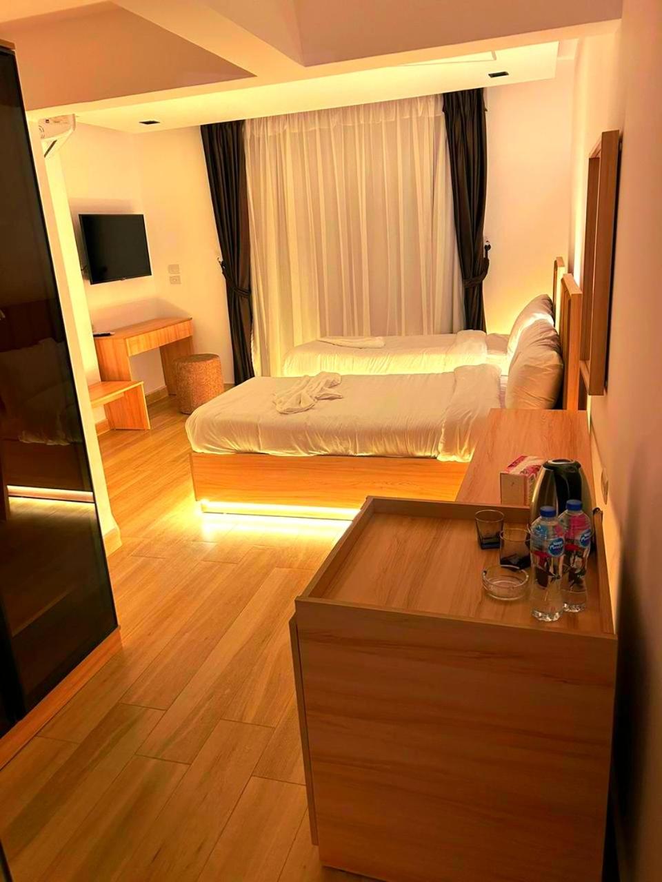 Diamond pyramids hotel