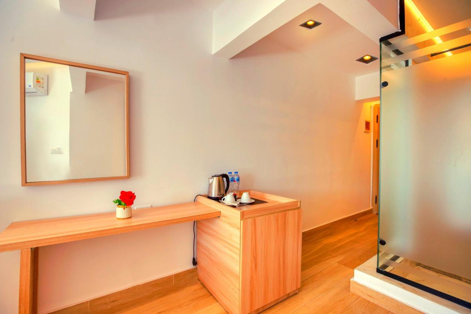 Diamond pyramids hotel