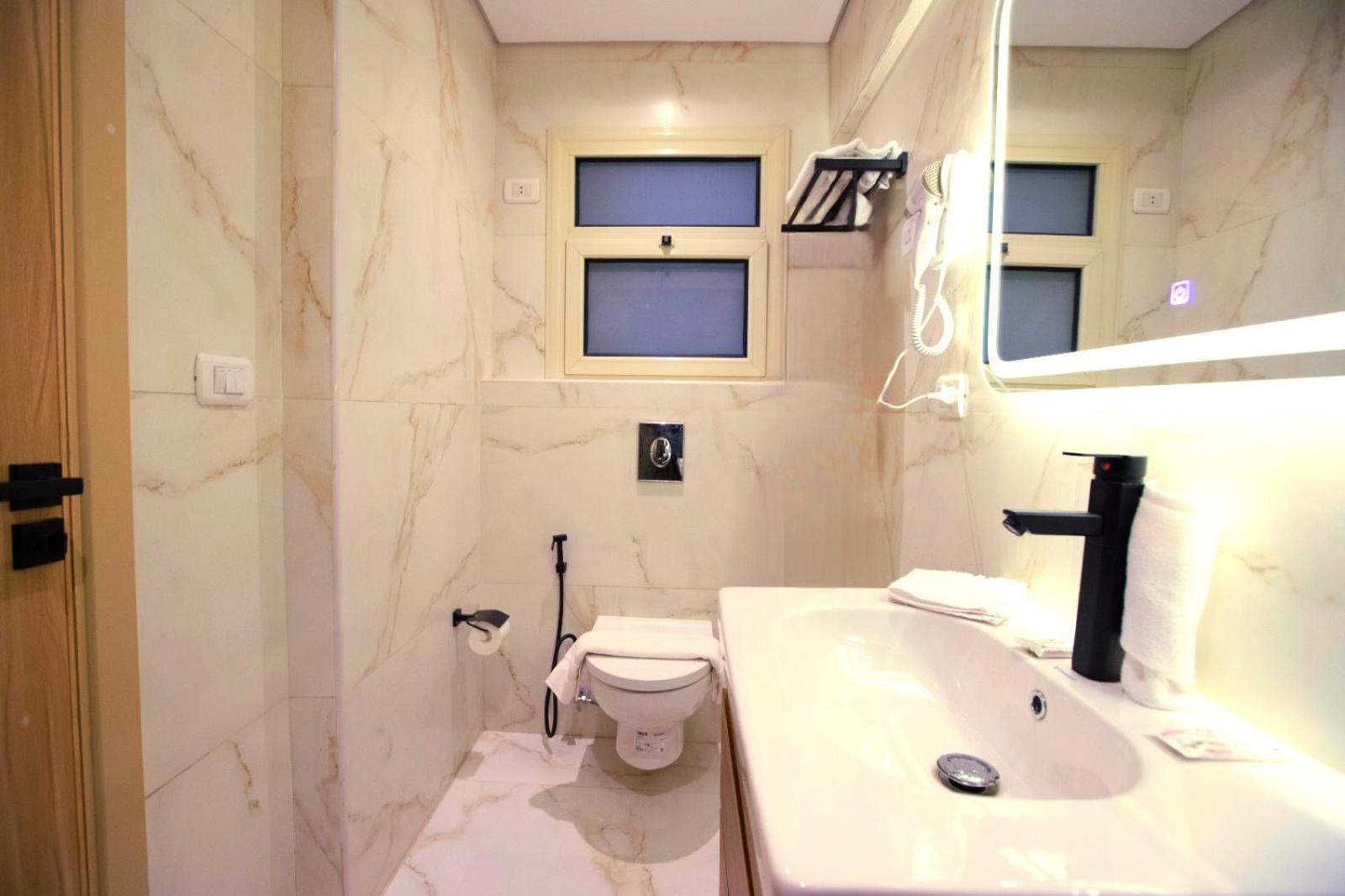 Diamond pyramids hotel