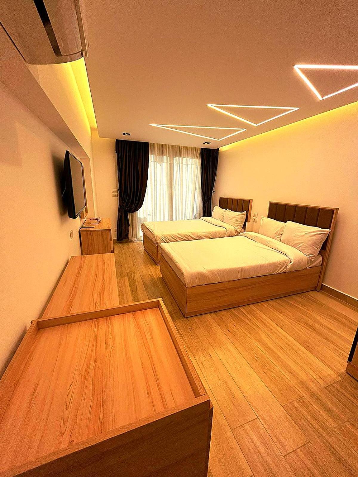 Diamond pyramids hotel