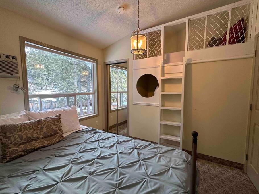 B233 Mountain View 2BD 2BT AC BonFire BBQ Townhome Close to Banff