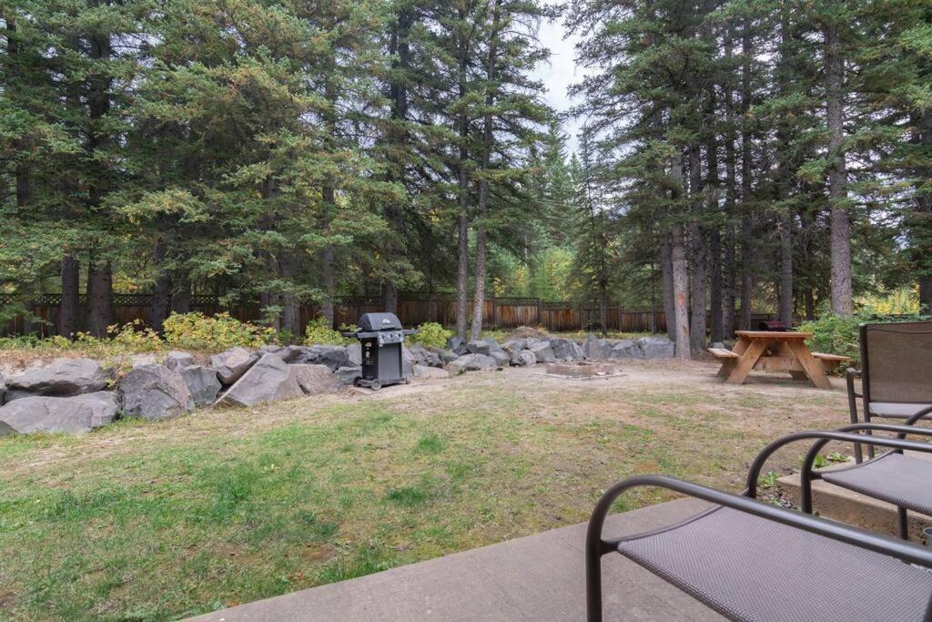 B233 Mountain View 2BD 2BT AC BonFire BBQ Townhome Close to Banff