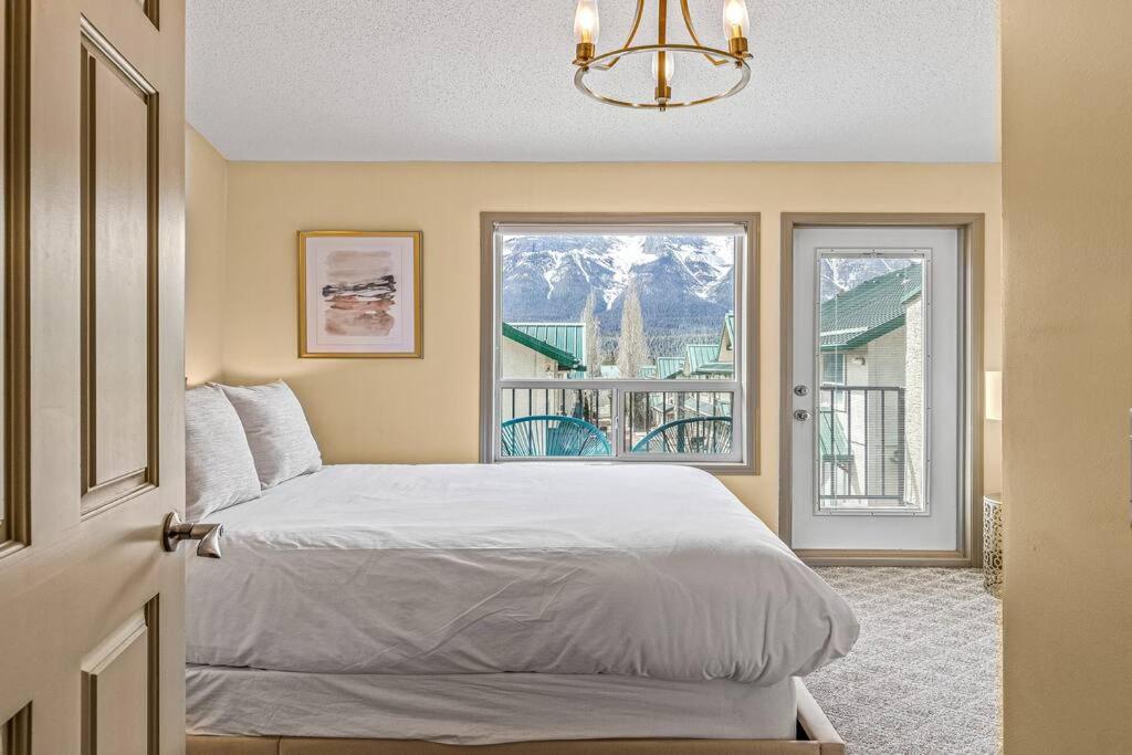 B233 Mountain View 2BD 2BT AC BonFire BBQ Townhome Close to Banff