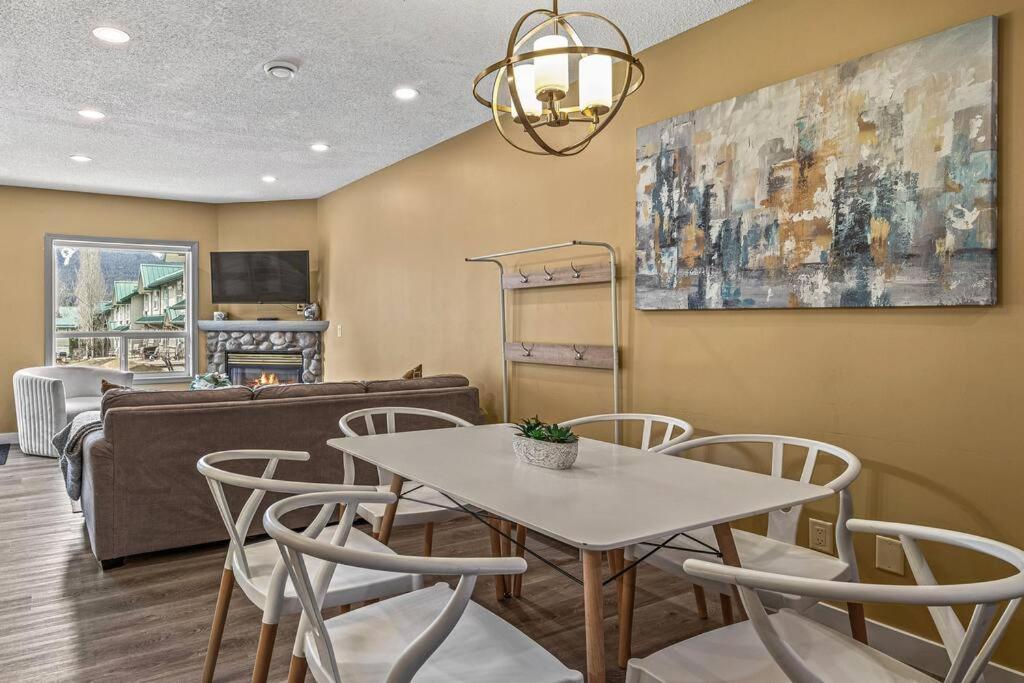 B233 Mountain View 2BD 2BT AC BonFire BBQ Townhome Close to Banff