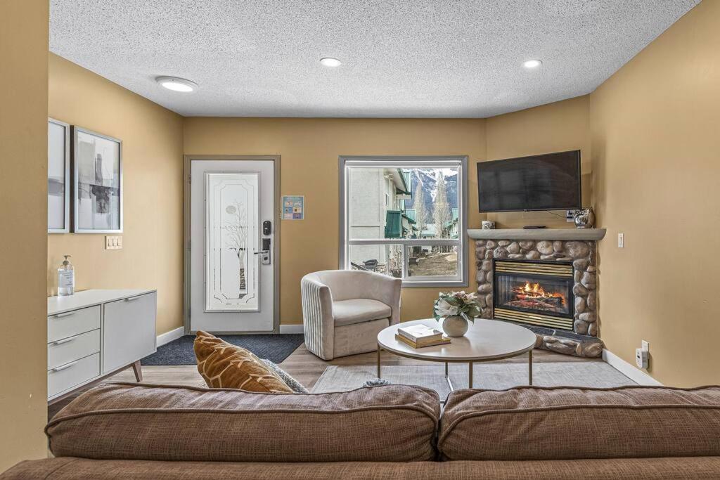 B233 Mountain View 2BD 2BT AC BonFire BBQ Townhome Close to Banff