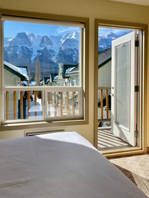 B233 Mountain View 2BD 2BT AC BonFire BBQ Townhome Close to Banff