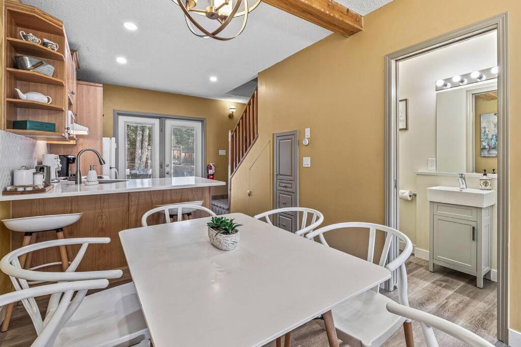 B233 Mountain View 2BD 2BT AC BonFire BBQ Townhome Close to Banff