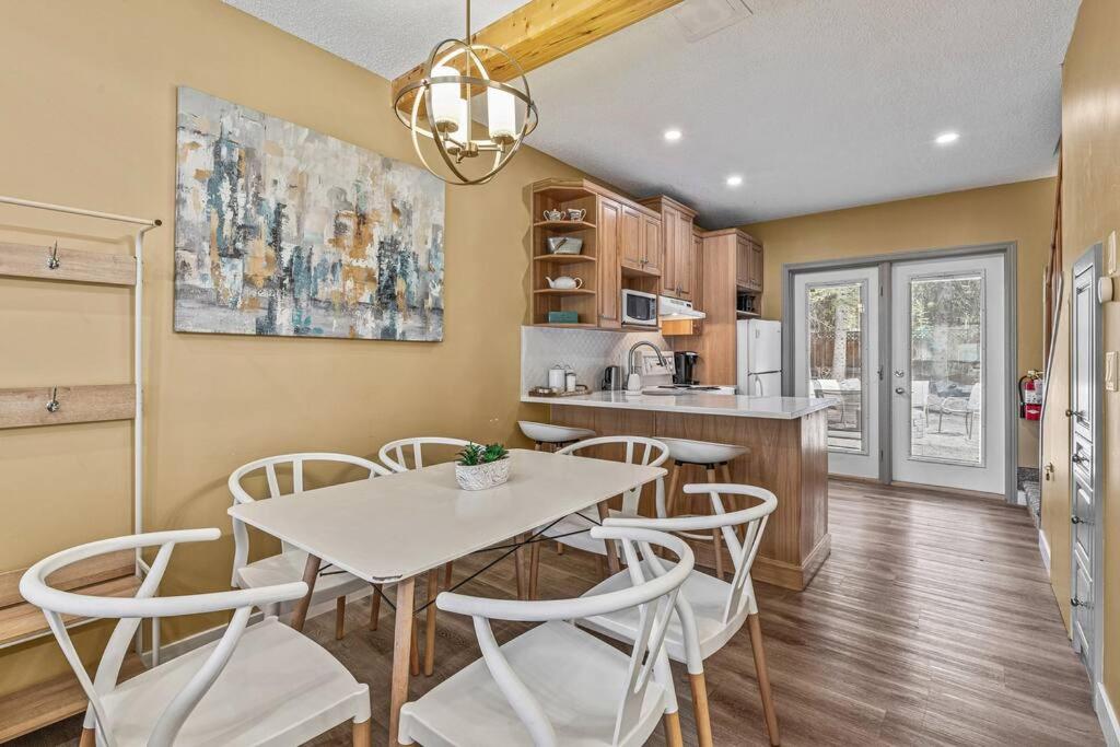 B233 Mountain View 2BD 2BT AC BonFire BBQ Townhome Close to Banff
