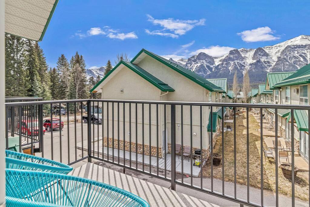 B233 Mountain View 2BD 2BT AC BonFire BBQ Townhome Close to Banff